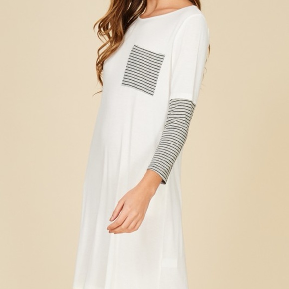 All Sizes---3/4 Sleeve Contrast Stripe Dress - Picture 2 of 3